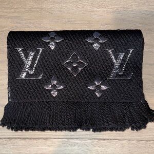Louis Vuitton Logomania shine scarf M47533 black and silver NWT